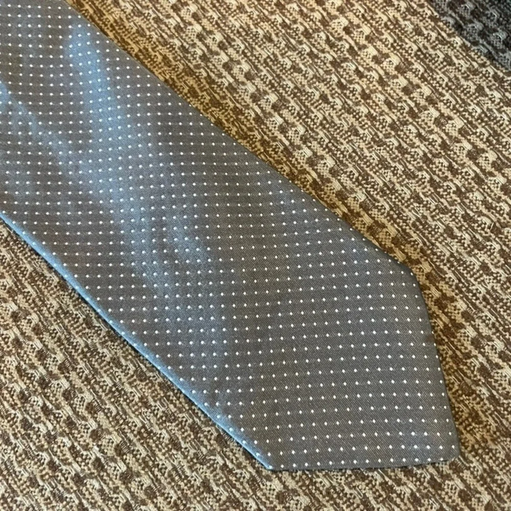 Brioni Silk Necktie Mens Gray Polka Dot Formal Quiet Luxury Handmade Italy 3.5